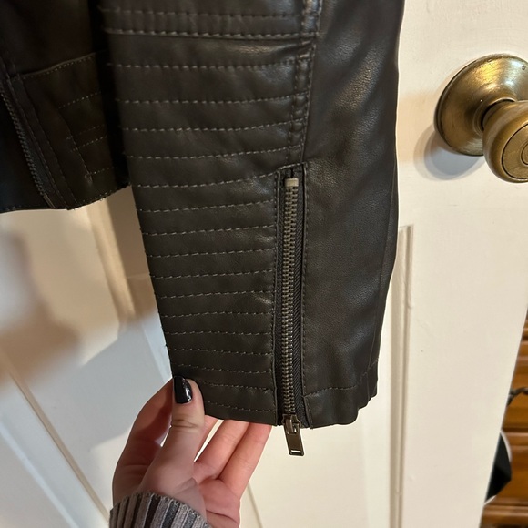 Universal Threads Black Leather Jacket - Picture 3 of 5